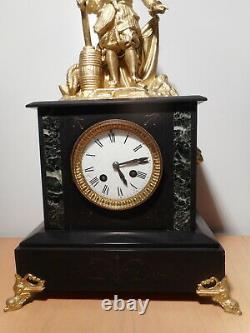 Pendule sculpture statue ancienne 19 siècle regule doré personnage 17 18 siècle
