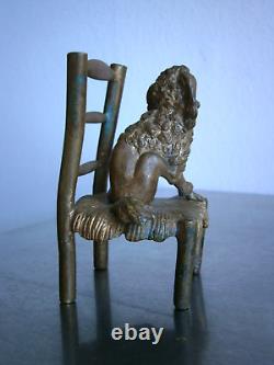 Petit Bronze 19°s Statue animalière décor Chien Vieille chaise Sculpture Ancien