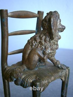 Petit Bronze 19°s Statue animalière décor Chien Vieille chaise Sculpture Ancien