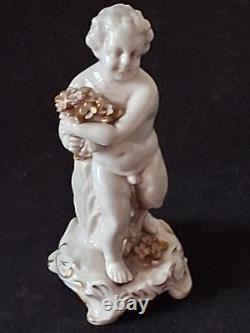 Putti Sculpture ancienne en porcelaine Signée Rudolf Kammer
