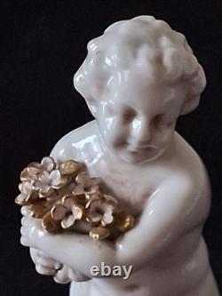 Putti Sculpture ancienne en porcelaine Signée Rudolf Kammer