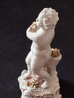Putti Sculpture ancienne en porcelaine Signée Rudolf Kammer