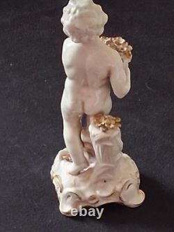 Putti Sculpture ancienne en porcelaine Signée Rudolf Kammer