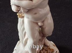 Putti Sculpture ancienne en porcelaine Signée Rudolf Kammer