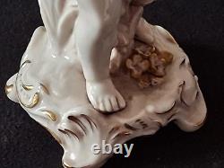 Putti Sculpture ancienne en porcelaine Signée Rudolf Kammer