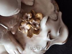 Putti Sculpture ancienne en porcelaine Signée Rudolf Kammer