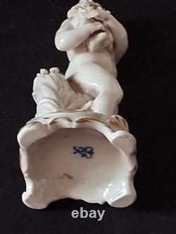 Putti Sculpture ancienne en porcelaine Signée Rudolf Kammer