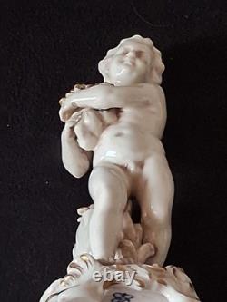 Putti Sculpture ancienne en porcelaine Signée Rudolf Kammer