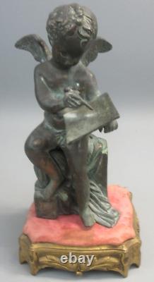 Putti ancien en bronze sur socle en bronze doré et tissu. Hauteur 25,50 cm