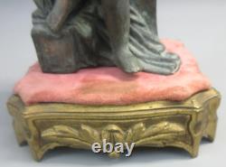 Putti ancien en bronze sur socle en bronze doré et tissu. Hauteur 25,50 cm