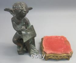 Putti ancien en bronze sur socle en bronze doré et tissu. Hauteur 25,50 cm