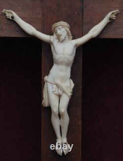 Rare magnifique ancien grand christ sur croix sculpter très fin détail