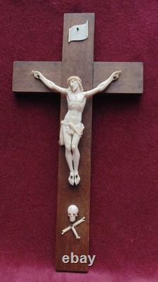 Rare magnifique ancien grand christ sur croix sculpter très fin détail