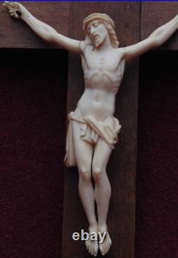 Rare magnifique ancien grand christ sur croix sculpter très fin détail