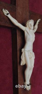 Rare magnifique ancien grand christ sur croix sculpter très fin détail