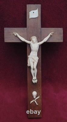 Rare magnifique ancien grand christ sur croix sculpter très fin détail