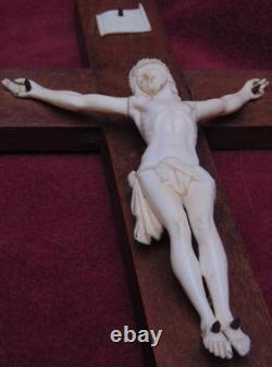 Rare magnifique ancien grand christ sur croix sculpter très fin détail
