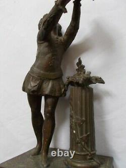 Regule Ancien Enfant Portant Coussin Couronne Diademe Mariage Sculpture Statue