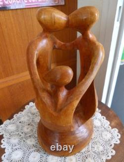 SCULPTURE/STATUE en bois ancienne couple amour homme/femme/enfant 30 cm