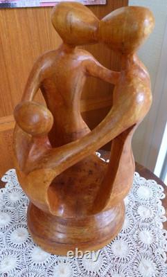 SCULPTURE/STATUE en bois ancienne couple amour homme/femme/enfant 30 cm