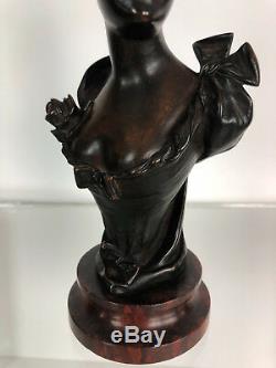 Sculpture En Bronze Ancien Sur Socle En Marbre D'une Femme Élégante Signée
