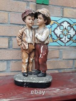 Sculpture Statue Plâtre Ancienne 2 Enfants Jumeaux Amis Conversation 1900