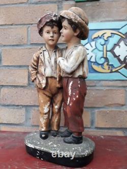 Sculpture Statue Plâtre Ancienne 2 Enfants Jumeaux Amis Conversation 1900