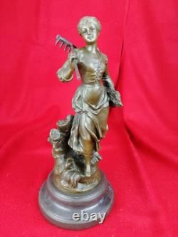 Sculpture Statue en Bronze Ancienne, C. Desmeure Jeune Femme Paysanne