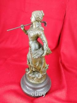 Sculpture Statue en Bronze Ancienne, C. Desmeure Jeune Femme Paysanne