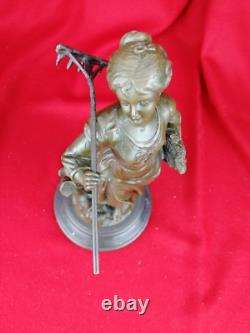 Sculpture Statue en Bronze Ancienne, C. Desmeure Jeune Femme Paysanne