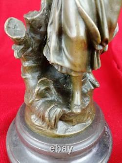 Sculpture Statue en Bronze Ancienne, C. Desmeure Jeune Femme Paysanne