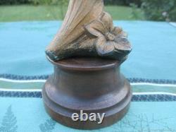 Sculpture ancienne Femme et fleur alliage de bronze Art Nouveau Sculpture ancienne Femme et fleur alliage de bronze Art Nouveau