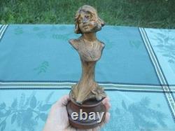 Sculpture ancienne Femme et fleur alliage de bronze Art Nouveau Sculpture ancienne Femme et fleur alliage de bronze Art Nouveau