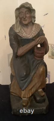 Sculpture ancienne, en terre cuite, Vieille Dame Assise, occasion