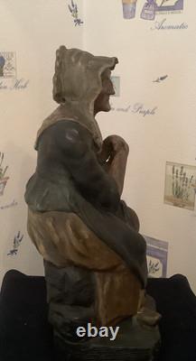 Sculpture ancienne, en terre cuite, Vieille Dame Assise, occasion