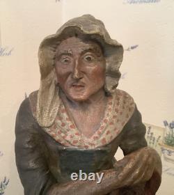 Sculpture ancienne, en terre cuite, Vieille Dame Assise, occasion