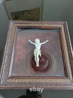 Sculpture ancienne sous cadre Christ fin XIXème siècle