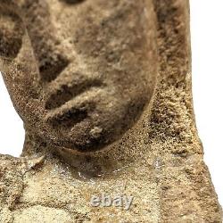 Sculpture de la vierge en pierre ancienne
