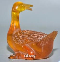 Sculpture de statue de canard animal sculpté en ambre chinois ancien de 4,4
