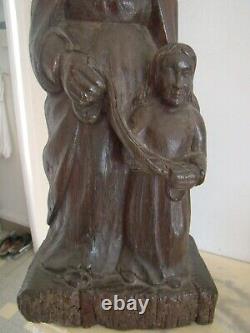 Sculpture religieuse ancienne en bois, d une Sainte et d un enfant