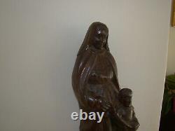 Sculpture religieuse ancienne en bois, d une Sainte et d un enfant