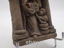 Sculpture religieuse sur pierre calcaire ancienne