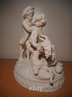 Sculpture statue ancienne groupe biscuit porcelaine scène galante gout Sèvres