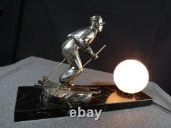 Sculpture statue lampe ancienne art déco régule skieur ski sport d'hivers globe