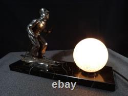 Sculpture statue lampe ancienne art déco régule skieur ski sport d'hivers globe