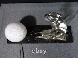 Sculpture statue lampe ancienne art déco régule skieur ski sport d'hivers globe