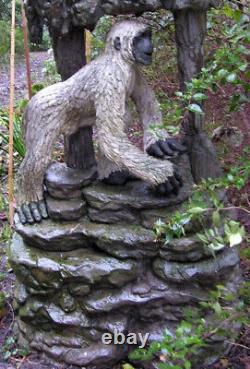 Singe Perchë Ancienne Sculpture De Jardin En Ciment Rocaille