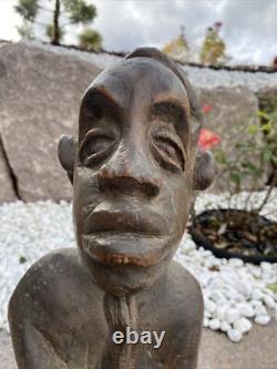 Statue Affricaine de Madagascar en bois 56 cm 5,2 Kilos. Ancienne Sculpture Art