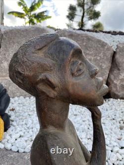 Statue Affricaine de Madagascar en bois 56 cm 5,2 Kilos. Ancienne Sculpture Art