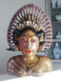 Statue Buste indonésien de déesse en bois polychome ancien